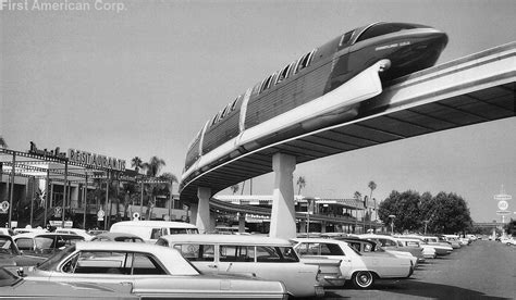 Here S The Disneyland Alweg Monorail Swooping Over The Disneyland Hotel