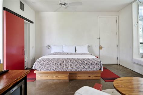 Courtyard King Suite | Hotel San José Austin