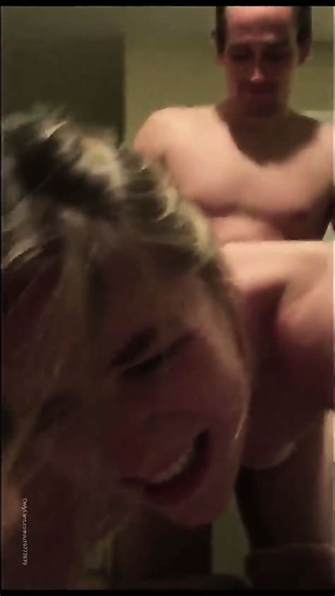 Amateur White Girl Does Her First Anal