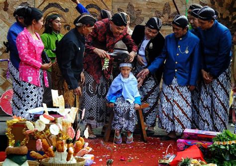 anak berambut gimbal  tradisi ruwatan  dataran tinggi dieng