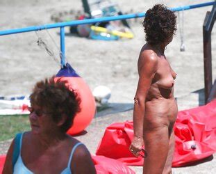 Mature Naturist Women ZB Porn