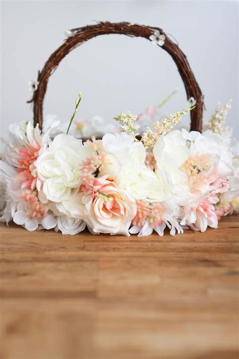 8 Cute And Simple DIY Flower Girl Baskets - Weddingomania