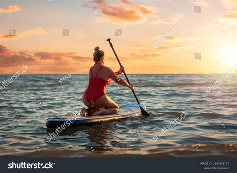 1 665 Chubby woman in bikini 图片库存照片和矢量图 Shutterstock