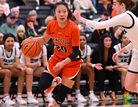 Uconn Womens Basketball Adds Point Guard Kaitlyn Chen From Princeton