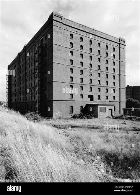 Old Bonded Warehouse Black And White Stock Photos And Images Alamy