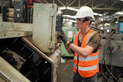 Ingénieurs Industriels En Casques De Sécuritétravailler à Lusine De