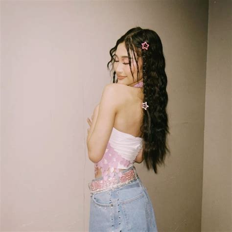 Pin By Izumi On Aesthetic Anime In Pretty Brunette Beautiful Wife Pink Suit