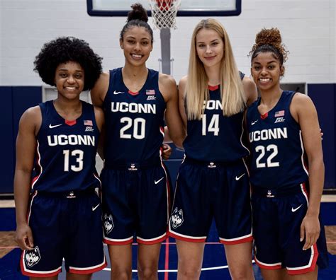 Pin by Cindy Bankalter on UCONN WBB | Uconn womens basketball ...