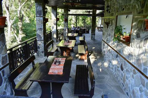 Семеен хотел Ажур - Котел — Rezervaciq.com