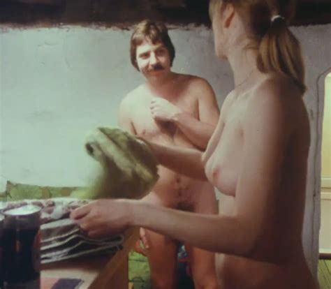 Naked Gunnel Fred in På palmblad och rosor