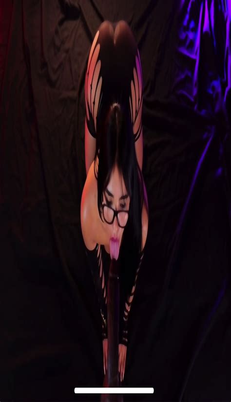 Twerking Blowjob On Bbc Dildo