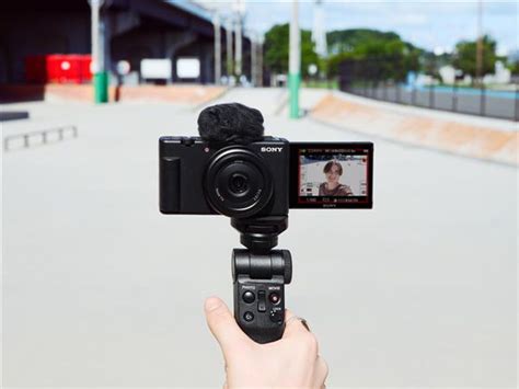 Sony Expands Vlogging Line Up With New Zv 1f The Vlog Camera That