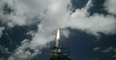 СМИ2 — В США провели тестовый перехват баллистической ракеты средней ...