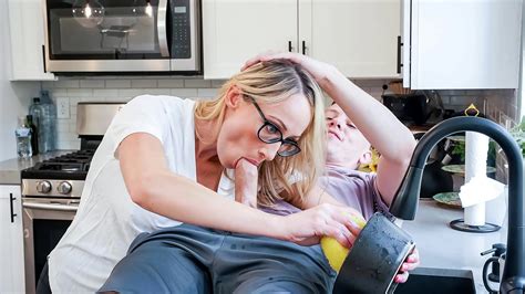 New Home Tenant Can Freeuse His Homeowner S Wife Anytime He Wants Momslave XVIDEOS