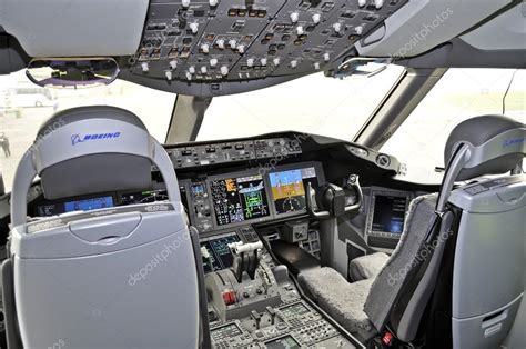 Cockpit View Boeing 787 Dreamliner Stock Editorial Photo © Stanislaw 29922191