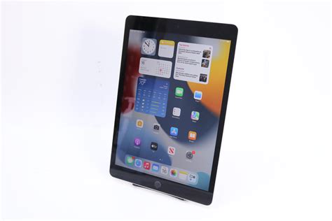 Apple iPad MK2L3LL/A 9th Generation 10.2-Inch Wi-Fi 64GB Silver Tablet