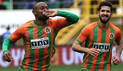 Vagner Love Marca Duas Vezes E Assume Artilharia Na Turquia Lance