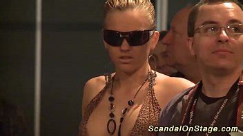 Extreme Babe Squirt On Public Stage XVIDEOS