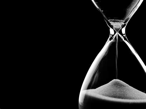 The dangers of sucking in your stomach