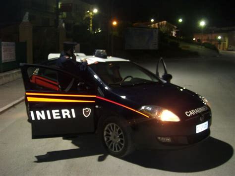 Giovani Denunciati Da Carabinieri Per Droga E Possesso Armi Campania