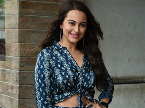 Sonakshi Sinhas Casual Attire Is Pretty Hard To Pull Off