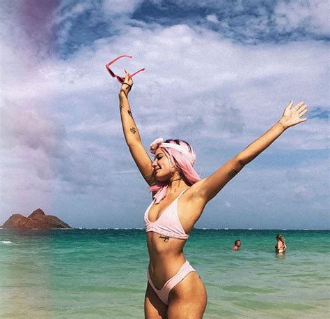 Halsey Shows Off Her Incredible Body In A Pink Bikini Matching And Rocks A Wig To Match