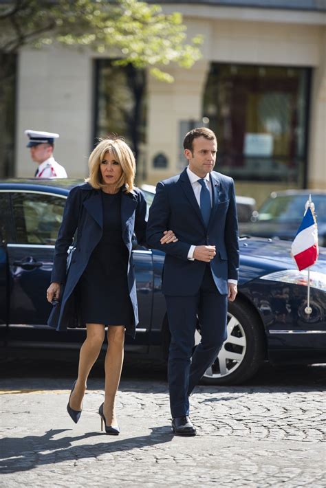 Photo Le Pr Sident Emmanuel Macron Accompagn De Sa Femme Brigitte