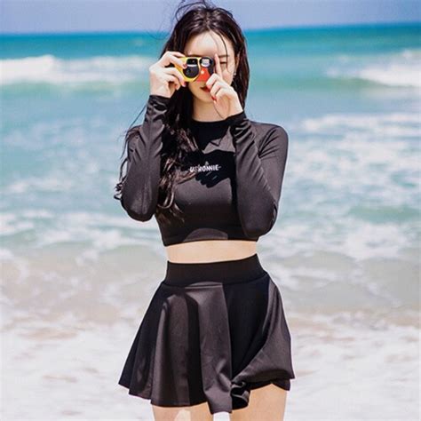 Bộ bikini bộ đồ bơi nữ áo croptop dài tay và chân váy xoè màu đen Us Ronnie Shopee Việt Nam