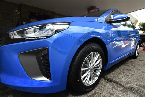 singapores comfortdelgro  pressure  ride hailing rivalry heats