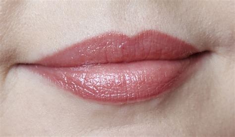 Помада для губ Artdeco Lip Jewels мерцающая тон Nude Diamonds добавит блеска и объема вашим