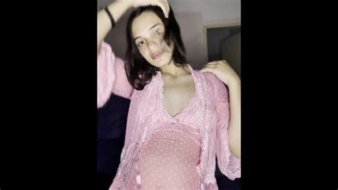 Alice Gostosinha Do Pornhub Usa Seu Grande Dildo E Arromba Sua Bucetinha Em Seguida Mostra