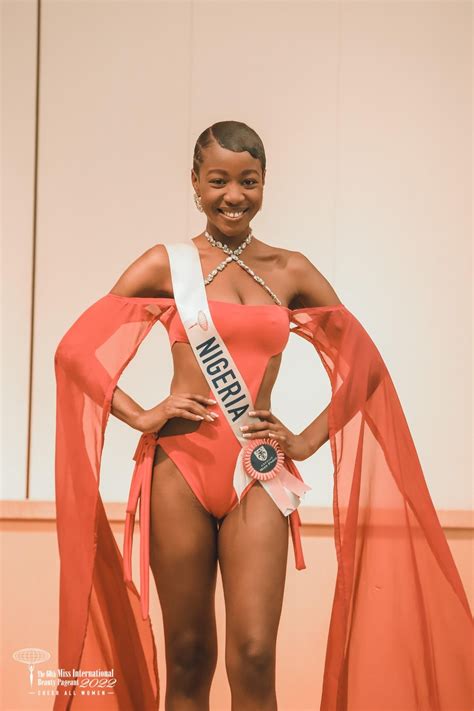 Thí sinh Hoa hậu Quốc tế lộ nhiều nhược điểm cơ thể khi thi bikini