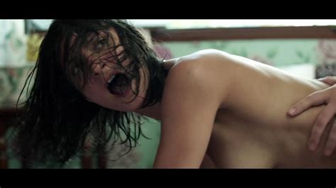 Naked Alice Pehlivanyan In Im Sommer Wohnt Er Unten