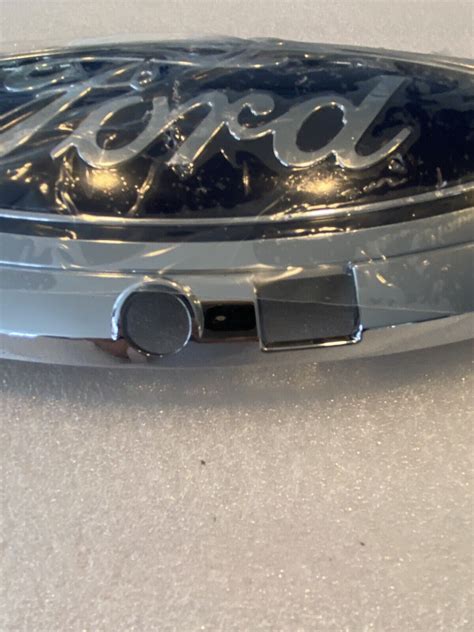 Синяя передняя решетка с эмблемой ML34-8B262-EC с отверстием для камеры ...