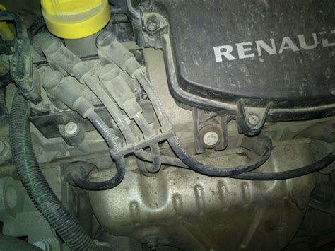 Замена катушки и свечей зажигания — Renault Logan (1G), 1,6 л, 2008 ...