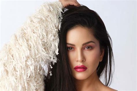 Sunny Leone Net Worth Of Bollywood Star And Former Porn Star Sunny