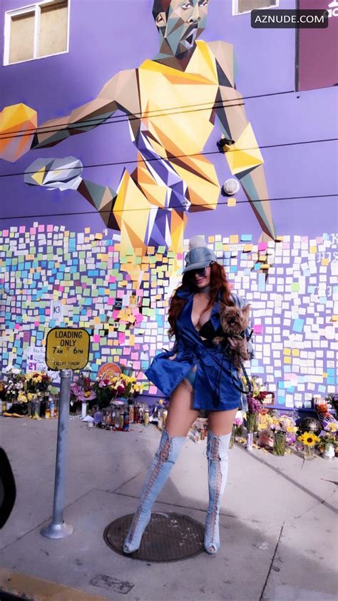 Kristin Cavallari Wears A Black Bikini As She Relaxes By The Pool With Husband Jay Cutler In