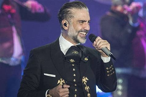 Alejandro Fernández llena el Palacio de los Deportes con sus canciones