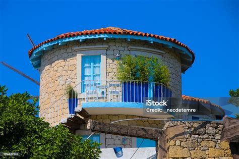 Bangunan Bersejarah Di Alacati Izmir Turki Foto Stok Unduh Gambar