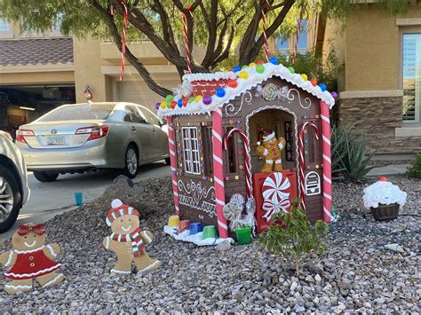 gingerbread house outdoor decor 9