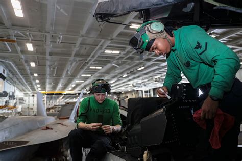 Dvids Images Abraham Lincoln Sailors Conduct Aircraft Maintenance