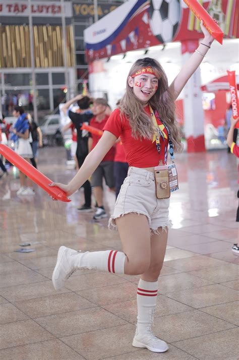 Hot girl phòng gym hâm mộ Bùi Tiến Dũng dự đoán Việt Nam thắng Myanmar 2 1 Báo Dân trí