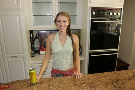 First Timer Alyce Anderson Gets Naked On Kitchen Counter To Part Her