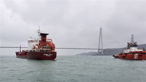 İstanbul da kargo gemisi konteyner gemisine çarptı Güncel