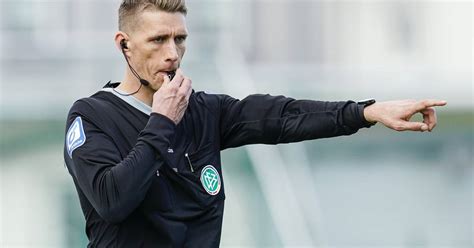 Fußball Profis Stach und Petersen überzeugen als Referees