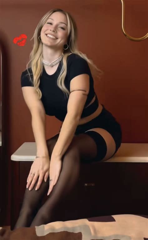 What Is The Name Of This Beautiful Blonde Wearing Pantyhose 1687819 NameThatPorn