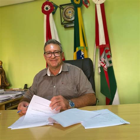 Vice Prefeito Andr Da Rold Assume A Prefeitura De Frei Rog Rio Viatv