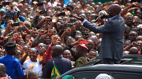 LIVE PRESIDENT RUTO LAYING FOUNDATION STONES IN ELDORET YouTube