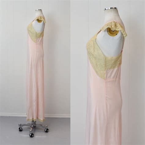 1940s Pink Floral Ecru Lace Fantasy Boudoir Lingerie Gem