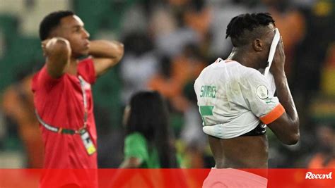 Diomande Passa De Titular A N O Convocado E Costa Do Marfim Goleada